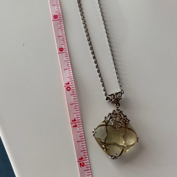 Elegant Silver Necklace with Yellow Gemstone - Picture 8 of 9